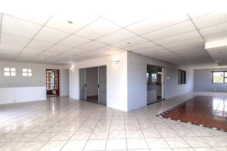 7 Bedroom Property for Sale in Loevenstein Western Cape